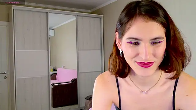 Snapshot of FridaCure chatting on 01/05/25, 07:28 FridaCure online show from 01/05/25, 07:28