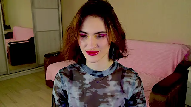 Snapshot of FridaCure chatting on 01/17/25, 07:16 FridaCure online show from 01/17/25, 07:16