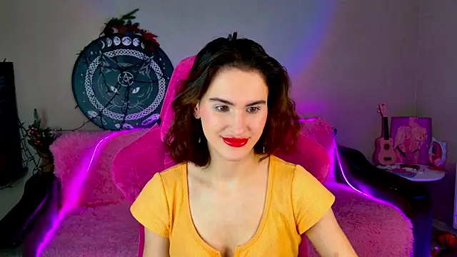 Snapshot of FridaCure chatting on 02/06/25, 05:14 FridaCure online show from 02/06/25, 05:14