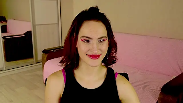 Snapshot of FridaCure chatting on 02/07/25, 10:20 FridaCure online show from 02/07/25, 10:20