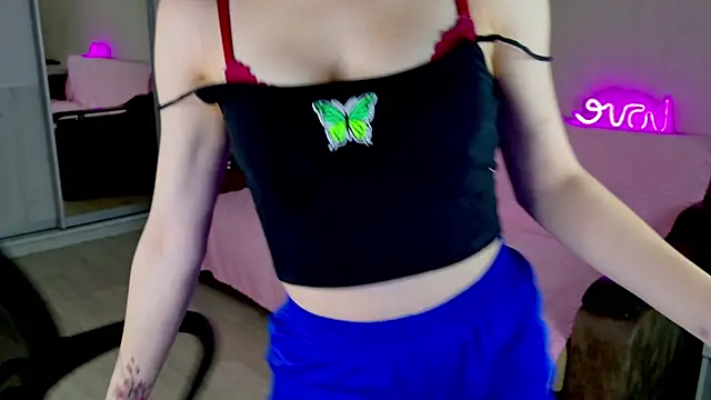 Snapshot of FridaCure chatting on 03/09/25, 07:26 FridaCure online show from 03/09/25, 07:26