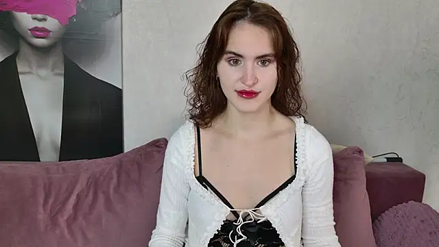 Snapshot of FridaCure chatting on 10/05/25, 07:12 FridaCure online show from 10/05/25, 07:12