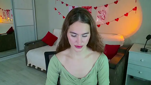 Snapshot of FridaCure chatting on 10/15/25, 06:52 FridaCure online show from 10/15/25, 06:52