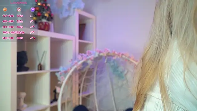 Snapshot of FlairCunard chatting on 12/01/24, 04:29 FlairCunard online show from 12/01/24, 04:29