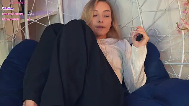 Snapshot of FlairCunard chatting on 12/01/24, 10:43 FlairCunard online show from 12/01/24, 10:43