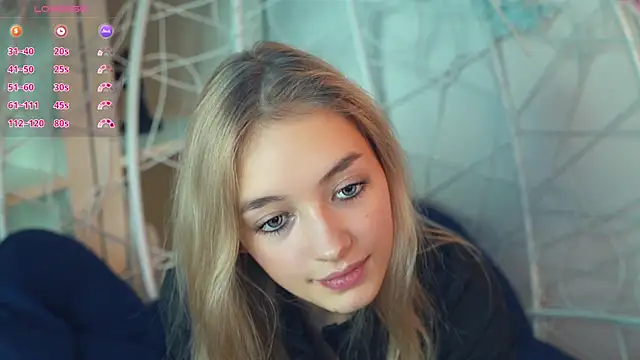 Snapshot of FlairCunard chatting on 12/03/24, 09:01 FlairCunard online show from 12/03/24, 09:01