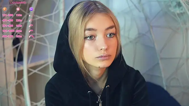 Snapshot of FlairCunard chatting on 12/10/24, 02:50 FlairCunard online show from 12/10/24, 02:50