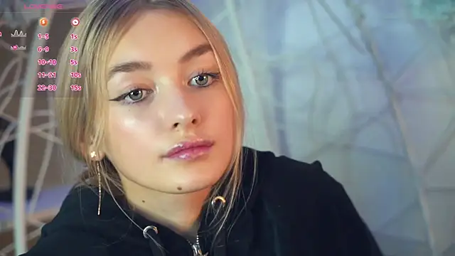 Snapshot of FlairCunard chatting on 12/11/24, 12:02 FlairCunard online show from 12/11/24, 12:02