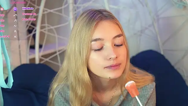 Snapshot of FlairCunard chatting on 12/12/24, 07:15 FlairCunard online show from 12/12/24, 07:15