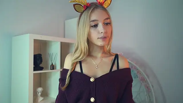 Snapshot of FlairCunard chatting on 12/18/24, 08:57 FlairCunard online show from 12/18/24, 08:57