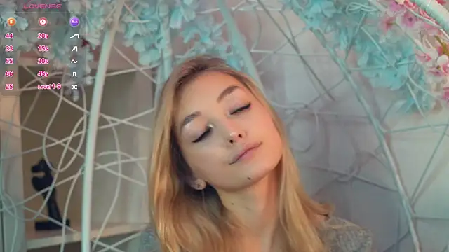 Snapshot of FlairCunard chatting on 12/20/24, 05:51 FlairCunard online show from 12/20/24, 05:51