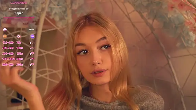 Snapshot of FlairCunard chatting on 12/20/24, 08:55 FlairCunard online show from 12/20/24, 08:55