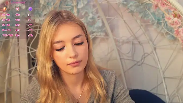 Snapshot of FlairCunard chatting on 12/20/24, 11:58 FlairCunard online show from 12/20/24, 11:58