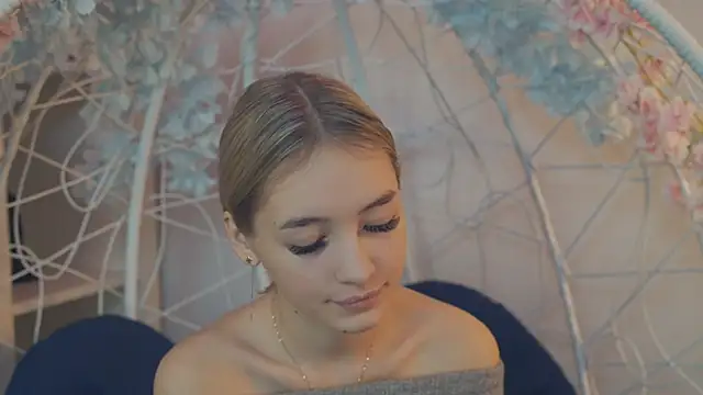 Snapshot of FlairCunard chatting on 12/25/24, 03:49 FlairCunard online show from 12/25/24, 03:49