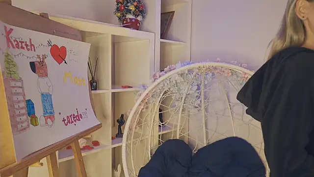 Snapshot of FlairCunard chatting on 12/27/24, 05:59 FlairCunard online show from 12/27/24, 05:59