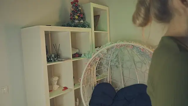 Snapshot of FlairCunard chatting on 01/03/25, 12:00 FlairCunard online show from 01/03/25, 12:00