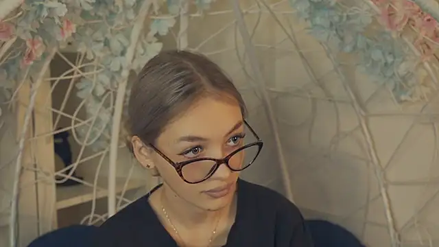 Snapshot of FlairCunard chatting on 01/04/25, 02:46 FlairCunard online show from 01/04/25, 02:46