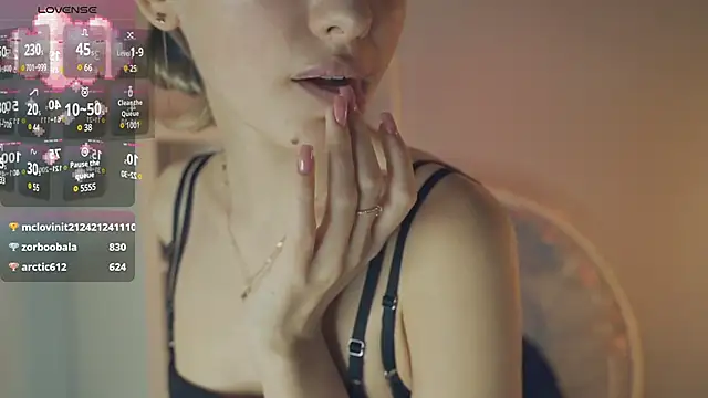 Snapshot of FlairCunard chatting on 01/04/25, 11:59 FlairCunard online show from 01/04/25, 11:59