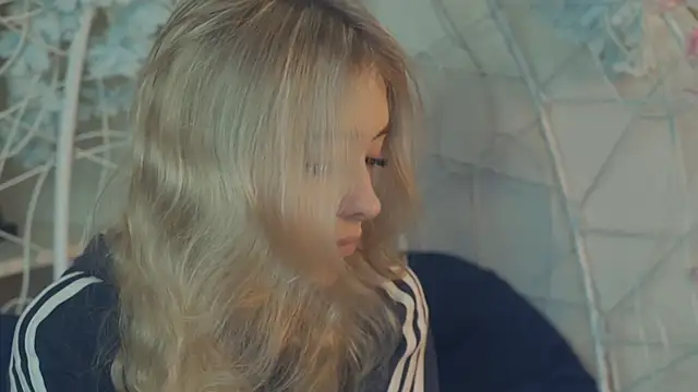 Snapshot of FlairCunard chatting on 01/06/25, 02:47 FlairCunard online show from 01/06/25, 02:47