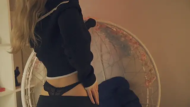 Snapshot of FlairCunard chatting on 01/11/25, 05:40 FlairCunard online show from 01/11/25, 05:40