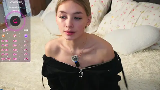 Snapshot of FlairCunard chatting on 02/04/25, 10:45 FlairCunard online show from 02/04/25, 10:45