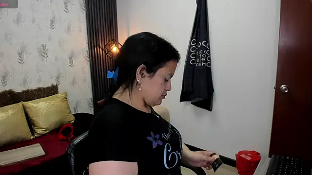 Snapshot of brigittemiller chatting on 02/11/25, 03:51 brigittemiller online show from 02/11/25, 03:51