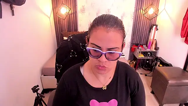 Snapshot of brigittemiller chatting on 03/05/25, 03:51 brigittemiller online show from 03/05/25, 03:51