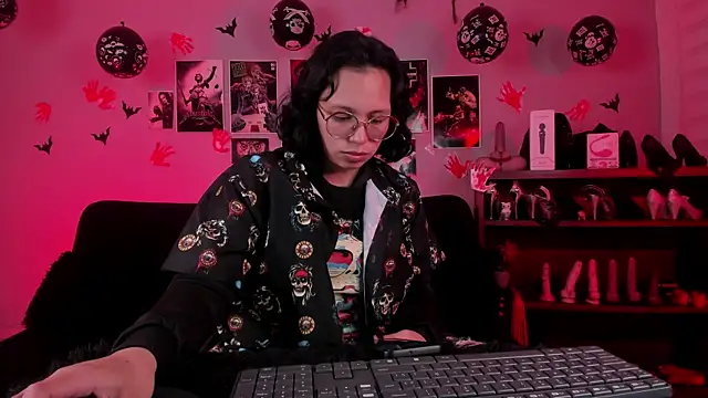 lilith-deveraux online show from 11/24/25, 03:28