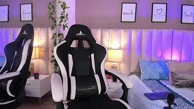 dayanne07 online show from 10/06/25, 10:18