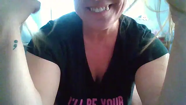 Snapshot of messyclumsyprincess chatting on 02/09/25, 08:34 messyclumsyprincess online show from 02/09/25, 08:34