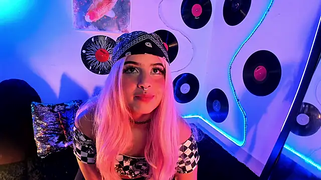 Snapshot of _dahian14_ chatting on 03/10/25, 05:22 dahian14 online show from 03/10/25, 05:22