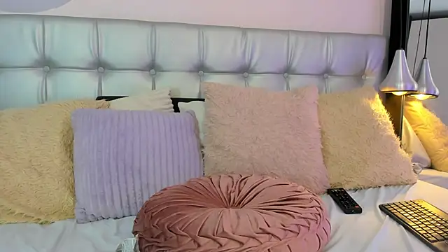 Axel brunette1 online show from 03/10/25, 01:45