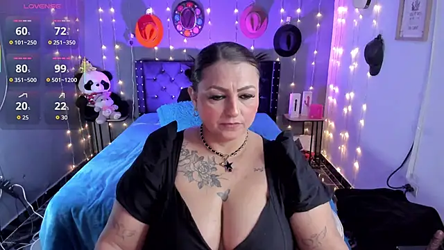 Ivonnee   online show from 11/28/25, 04:15