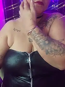 Ivonnee   online show from 06/26/26, 11:25