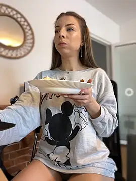 Mia Ethan online show from 09/18/25, 09:55