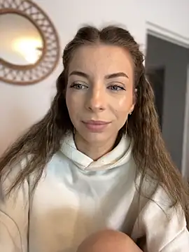 Mia Ethan online show from 10/05/25, 09:07