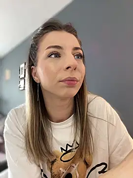 Mia Ethan online show from 05/19/26, 06:42