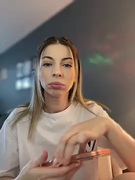 Mia Ethan online show from 05/27/26, 12:02