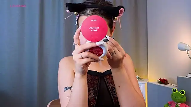 Snapshot of EthalGold chatting on 10/23/25, 03:06 EthalGold online show from 10/23/25, 03:06