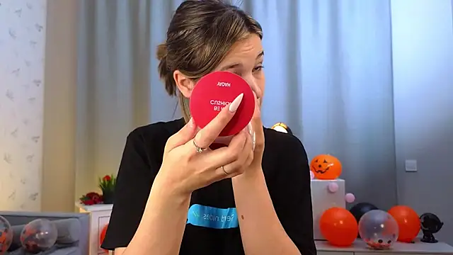 Snapshot of EthalGold chatting on 10/28/25, 02:48 EthalGold online show from 10/28/25, 02:48