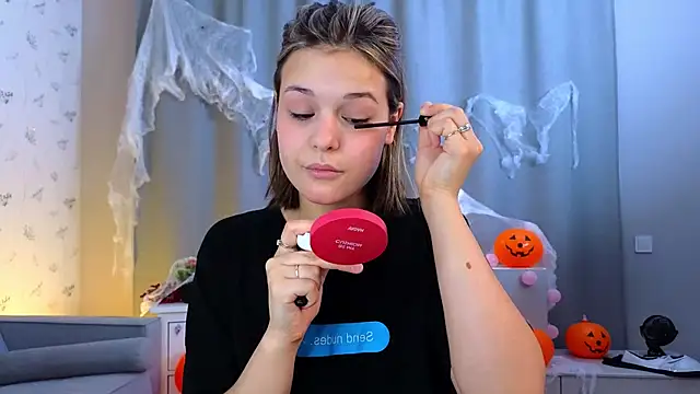 Snapshot of EthalGold chatting on 10/29/25, 02:58 EthalGold online show from 10/29/25, 02:58