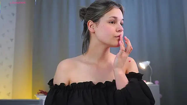 Snapshot of EthalGold chatting on 11/19/25, 03:06 EthalGold online show from 11/19/25, 03:06