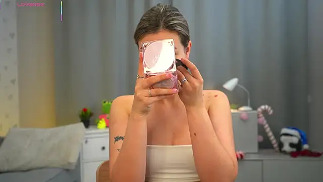 Snapshot of EthalGold chatting on 12/17/25, 03:12 EthalGold online show from 12/17/25, 03:12