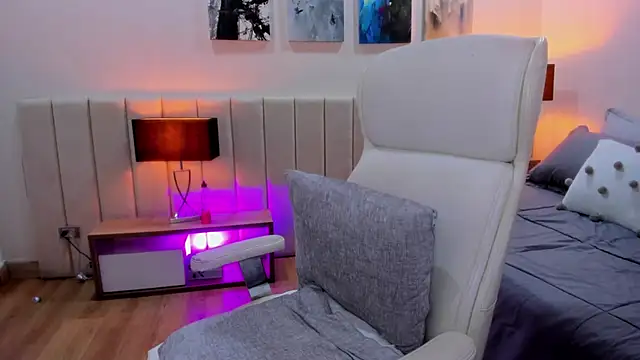 DaniRousse online show from 12/04/25, 03:38