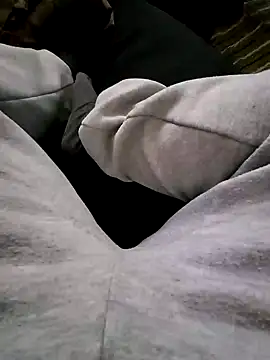 Snapshot of DBento0702 chatting on 01/23/25, 02:50 DBento0702 online show from 01/23/25, 02:50