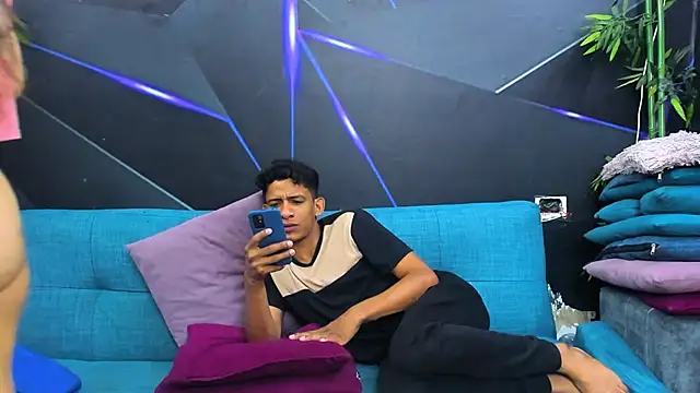 Snapshot of playsgirlhot chatting on 02/28/25, 11:23 playsgirlhot online show from 02/28/25, 11:23