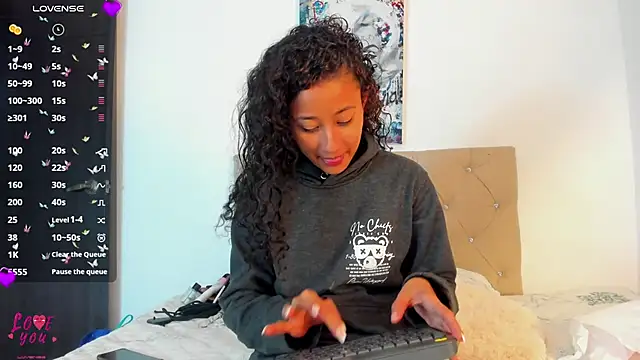 Snapshot of Milkdulce1 chatting on 02/25/25, 02:03 Milkdulce1 online show from 02/25/25, 02:03