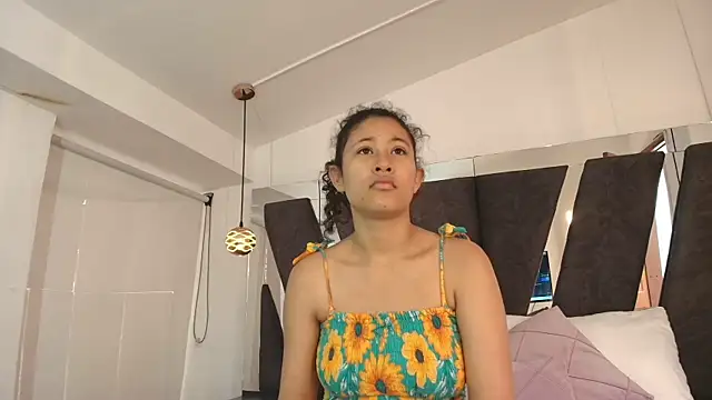 Snapshot of Milkdulce1 chatting on 11/10/25, 01:10 Milkdulce1 online show from 11/10/25, 01:10