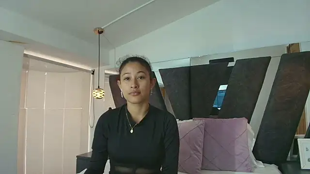 Snapshot of Milkdulce1 chatting on 11/24/25, 01:44 Milkdulce1 online show from 11/24/25, 01:44