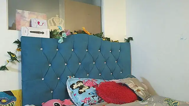 Milkdulce1 online show from 12/20/25, 01:40